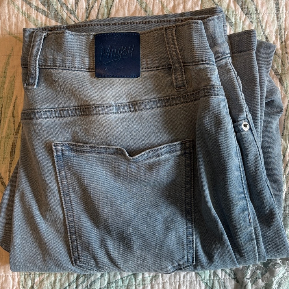 Mugsy Light Blue Jeans Grands Casual, size 33/32